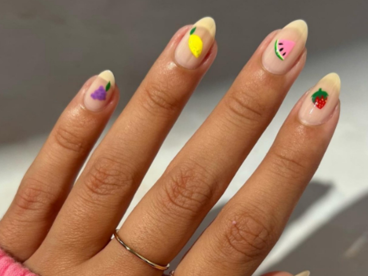 com a unha decorada musica