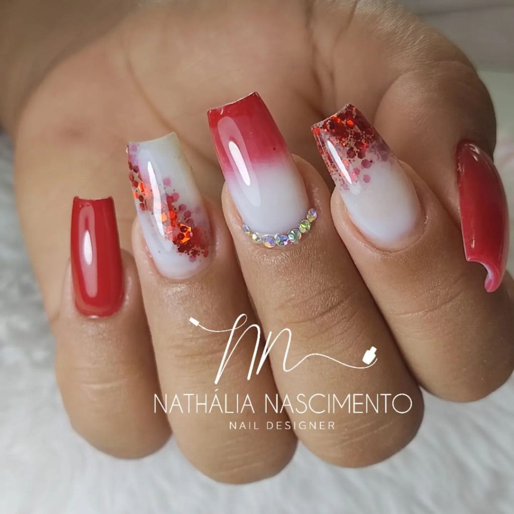 Modelo De Unha Decorada Vermelha