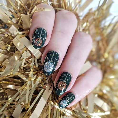 Christmas tree nail art
