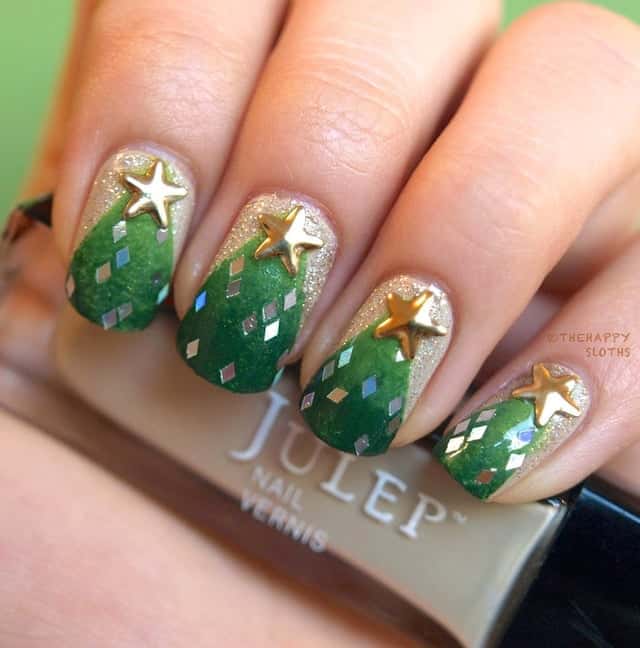 Christmas tree nail art