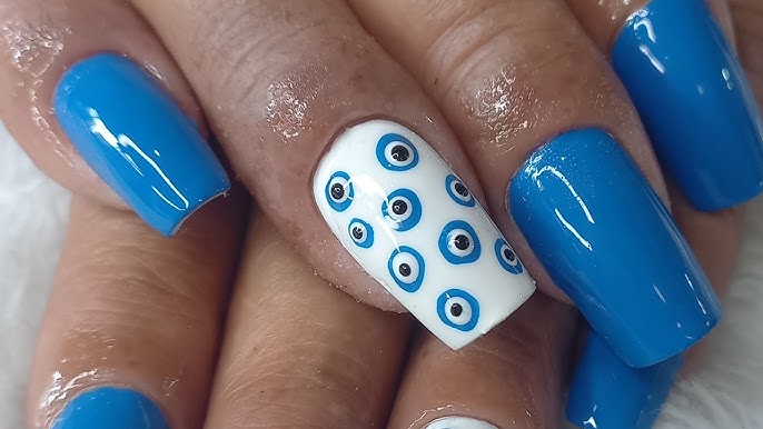 unha decorada azul olho grego