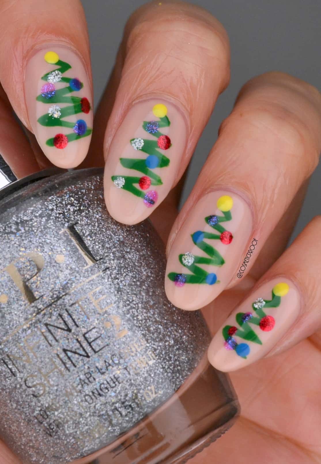 Christmas tree nail art