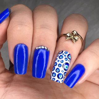 unha decorada azul olho grego