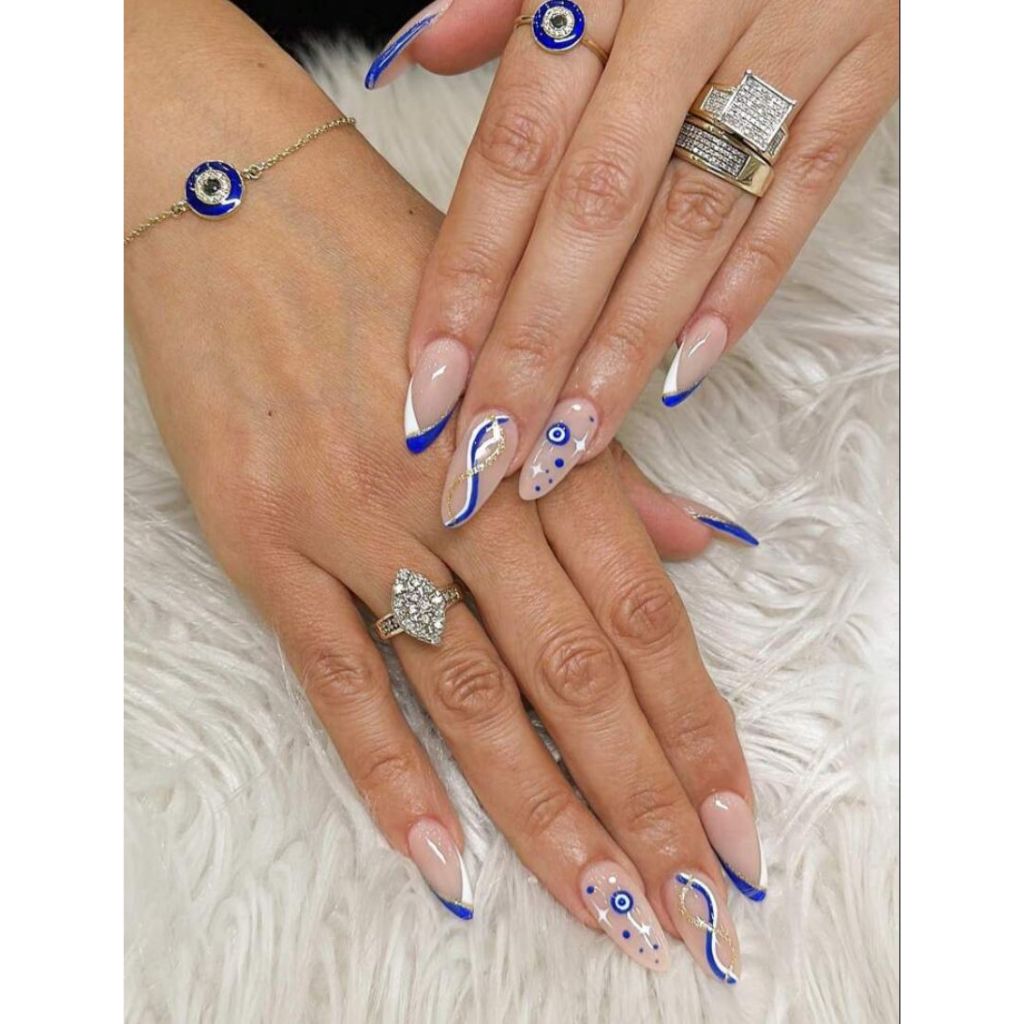 unha decorada azul olho grego
