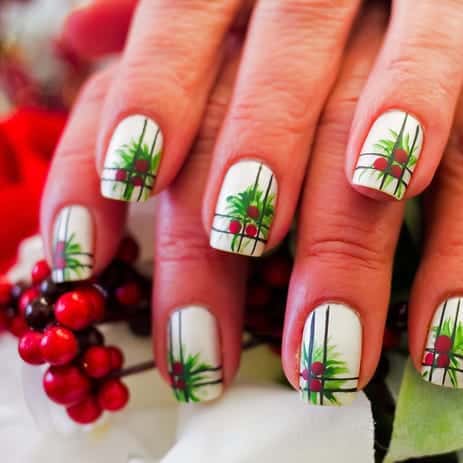 Christmas tree nail art
