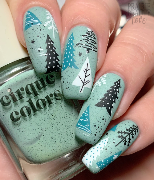 Christmas tree nail art