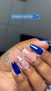 unha decorada azul olho grego