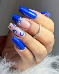 unha decorada azul olho grego