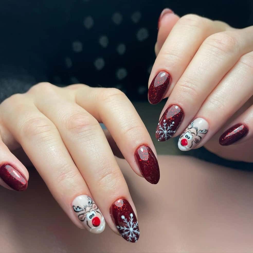 unha decorada arvore de natal