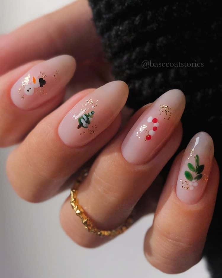 unha decorada arvore de natal