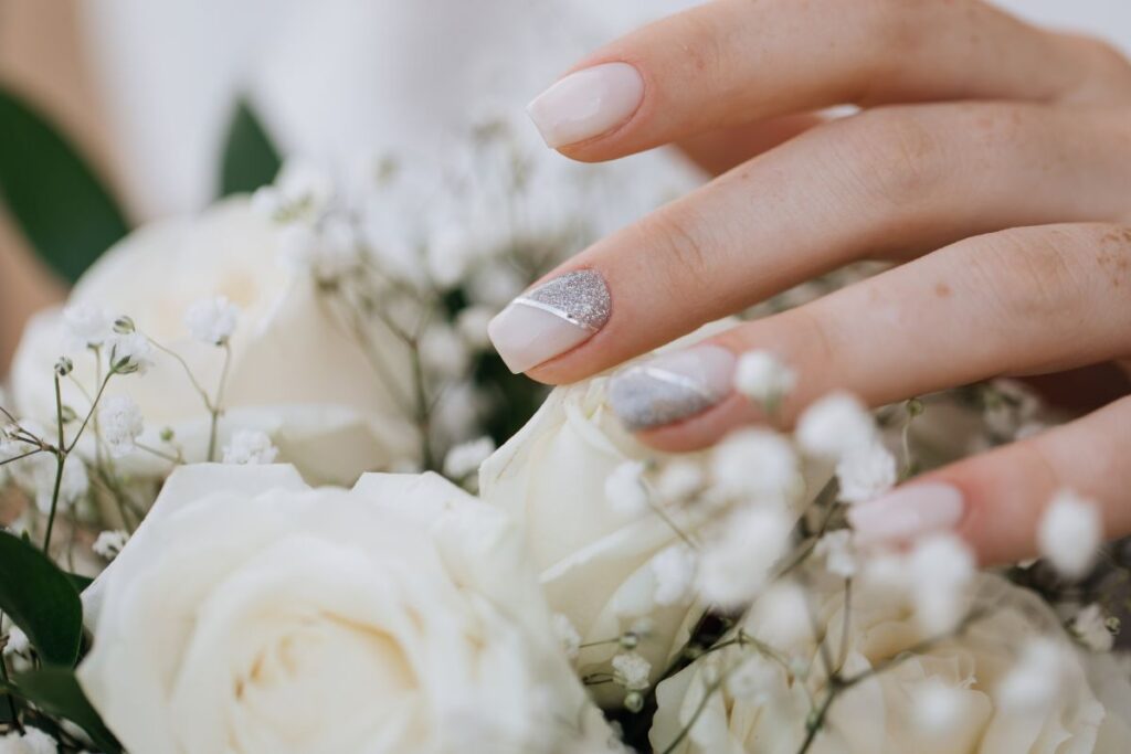 50 Ideias de Unhas de Noiva Delicada e Atuais