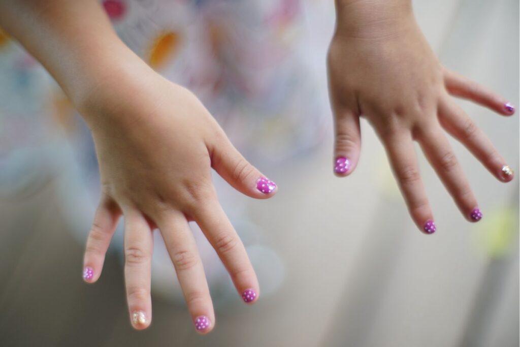 Ideias de unha infantil fofa para alegrar o dia das pequenas