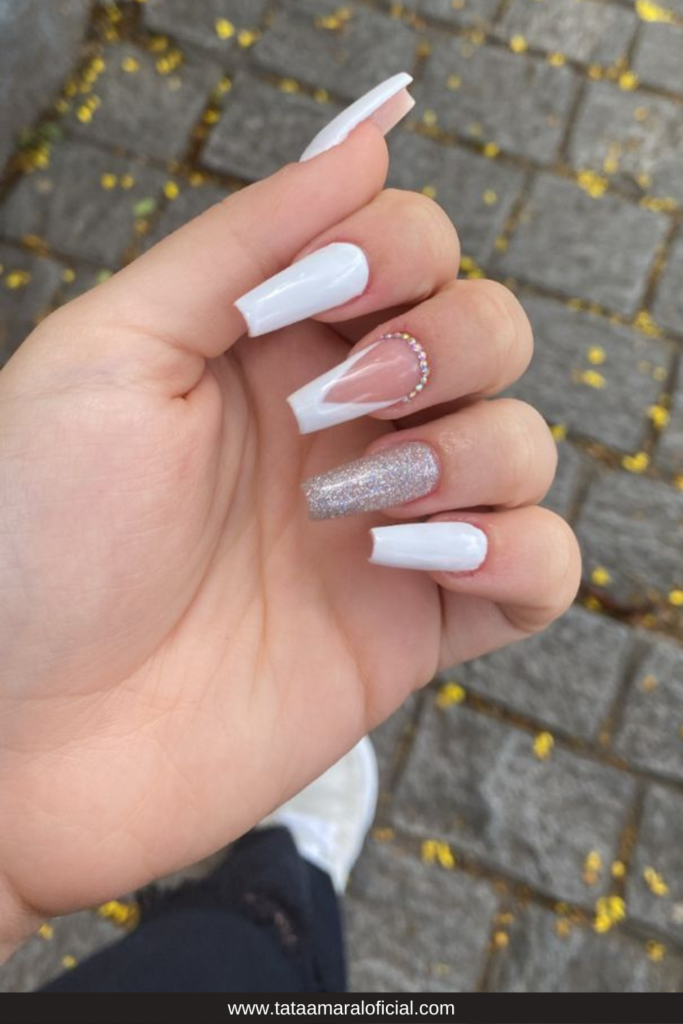 Unha Decorada Branca Com Glitter