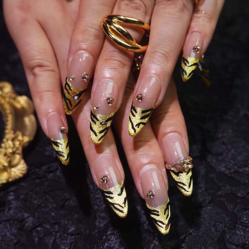 tiger nail art