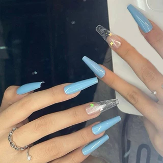 unha decorada com borboleta azul