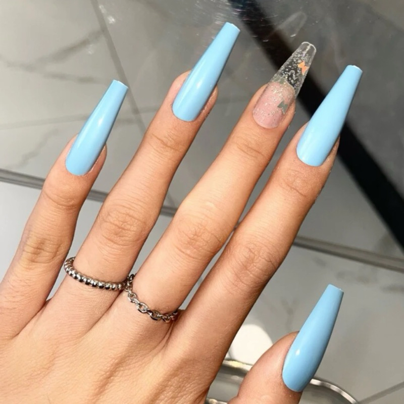 unha decorada com borboleta azul