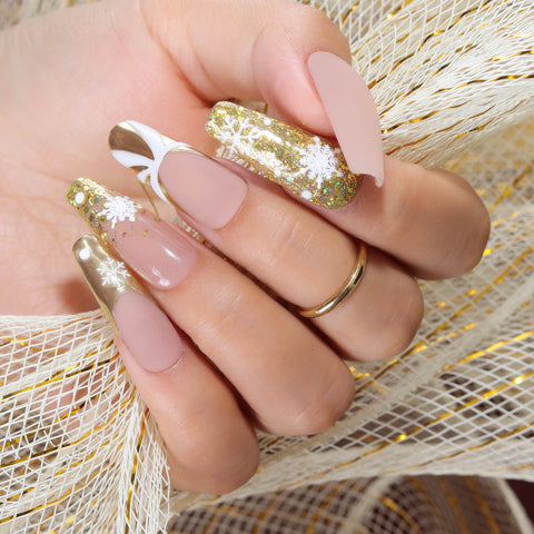 Christmas nail art 2023