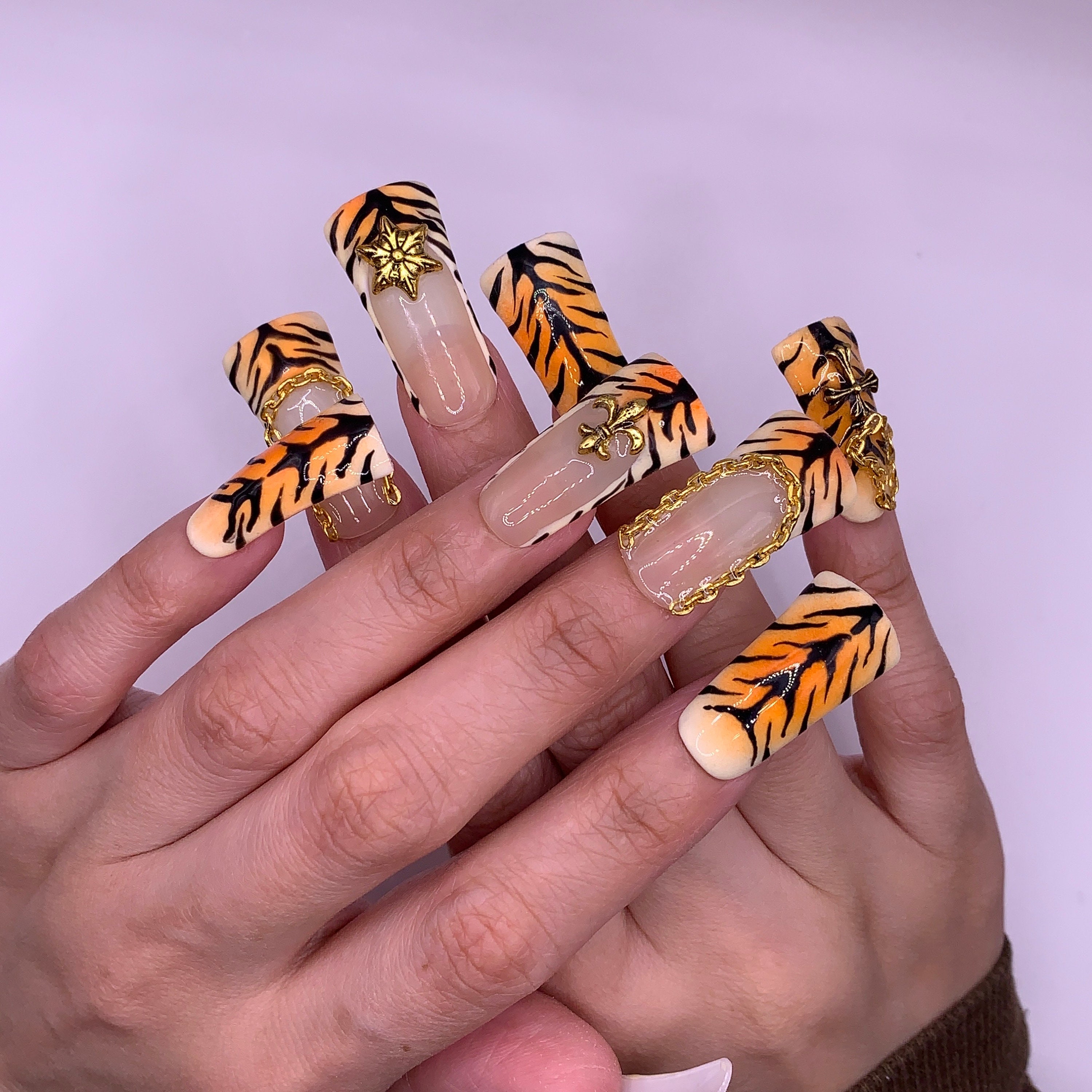 tiger nail art