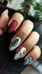 Christmas nail art 2023