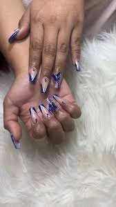 unha decorada com borboleta azul