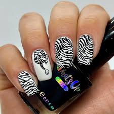 Zebra Nail Art