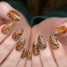 tiger nail art