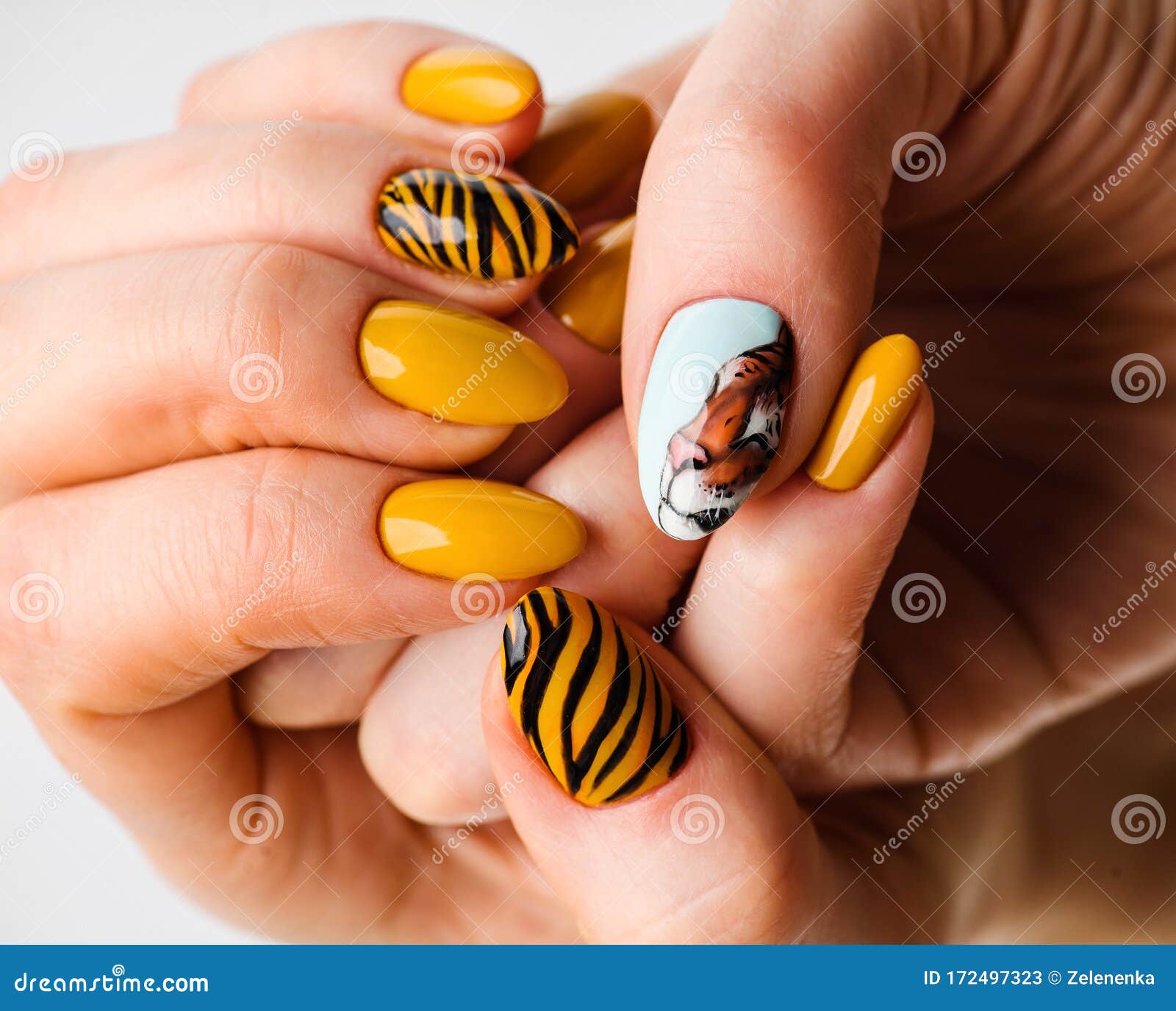 tiger nail art