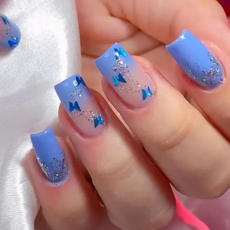 unha decorada com borboleta azul