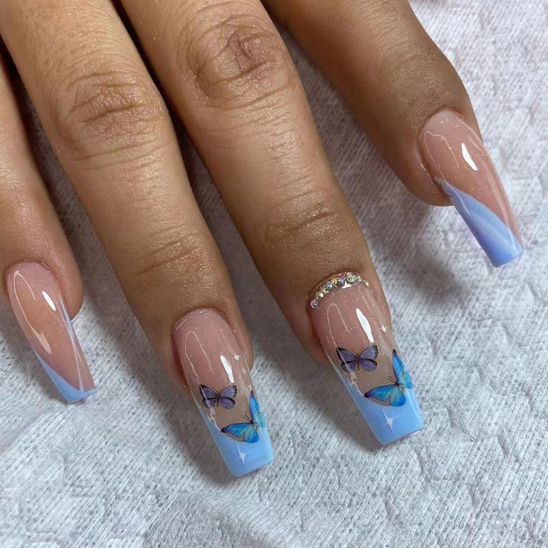 unha decorada com borboleta azul