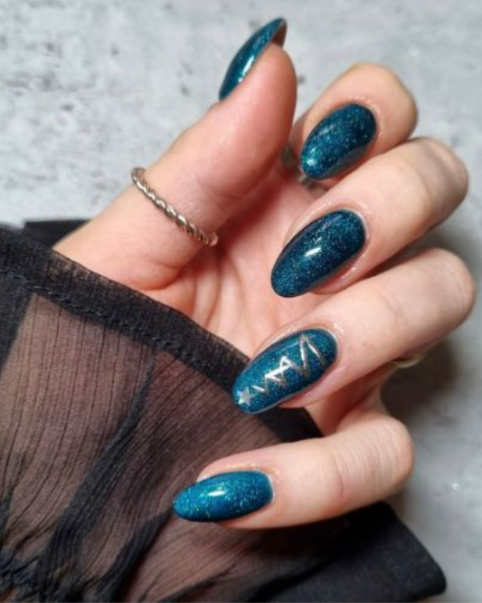 Christmas nail art 2023