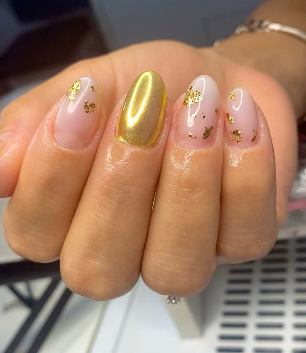 Unha Decorada Com Folha De Ouro