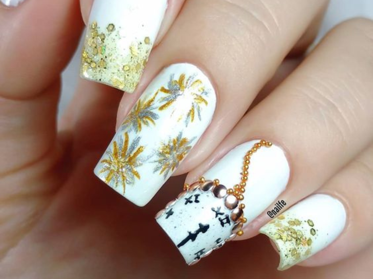 Unha Decorada Com Folha De Ouro