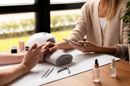 Como Iniciar um Serviço de Manicure a Domicílio Como Iniciar um Serviço de Manicure a Domicílio