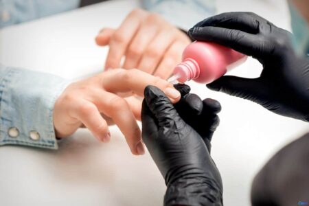 Como clarear unhas amareladas rapidinho com o que você tem em casa Como clarear unhas amareladas rapidinho com o que você tem em casa