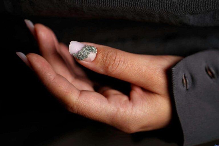 Como deixar as unhas naturalmente brilhantes sem esforço no dia a dia