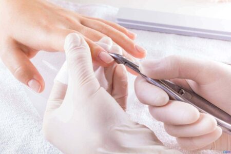 Como limpar os cantinhos da unha e deixar o resultado perfeito Como limpar os cantinhos da unha e deixar o resultado perfeito