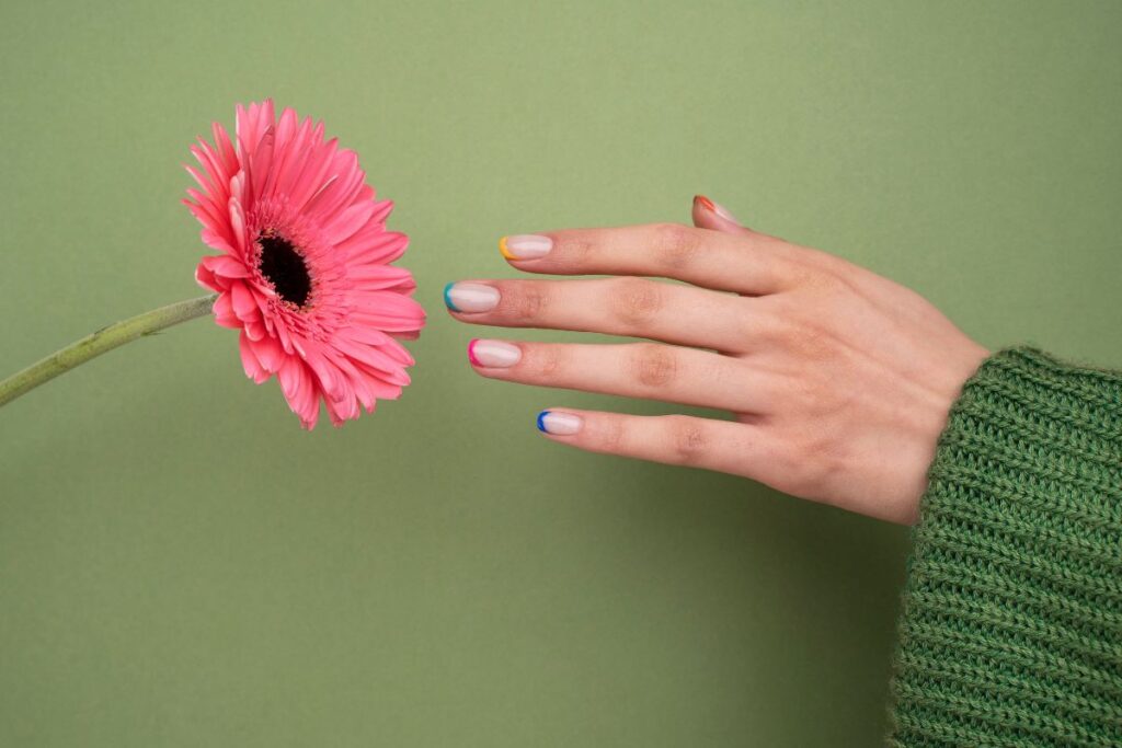 Unha Decorada Francesinha Colorida: Releitura Moderníssima do Clássico! Unha Decorada Francesinha Colorida