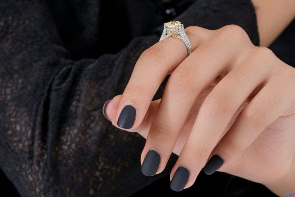 Esmalte fosco: como dar um toque moderno às suas unhas
