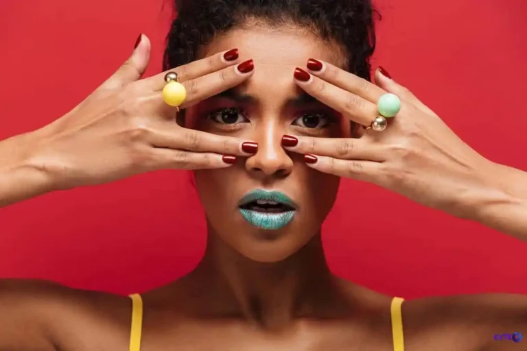 Esmalte vinho da Avon: unhas impecáveis por mais tempo