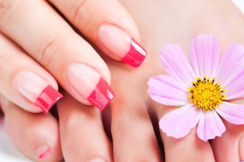 Francesinha vermelha com glitter: o truque para unhas estilosas sem complicação Francesinha vermelha com glitter: o truque para unhas estilosas sem complicação