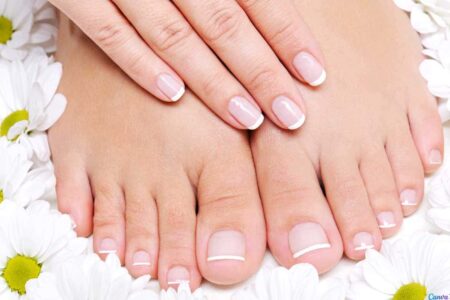 Unhas delicadas nos pés: 5 inspirações para arrasar sem esforço Inspirações de unhas suaves nos pés para quem ama um toque chique