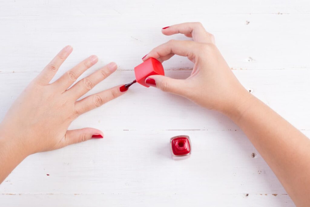 O segredo por trás do esmalte vermelho que muda seu astral O segredo por trás do esmalte vermelho que muda seu astral