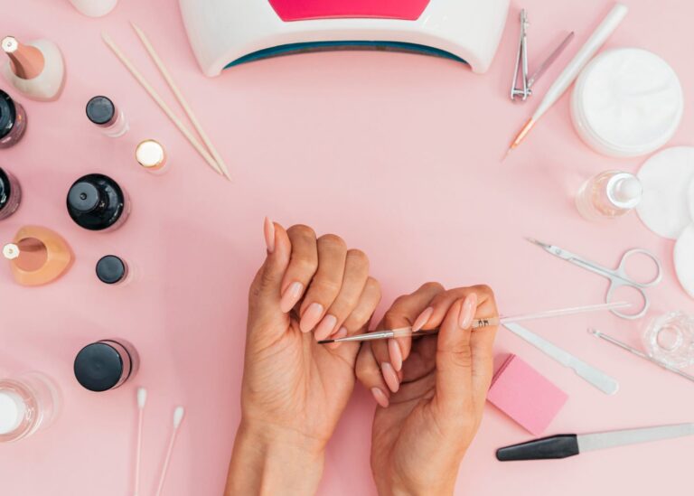 Por que pular este passo depois de pintar as unhas pode te frustrar