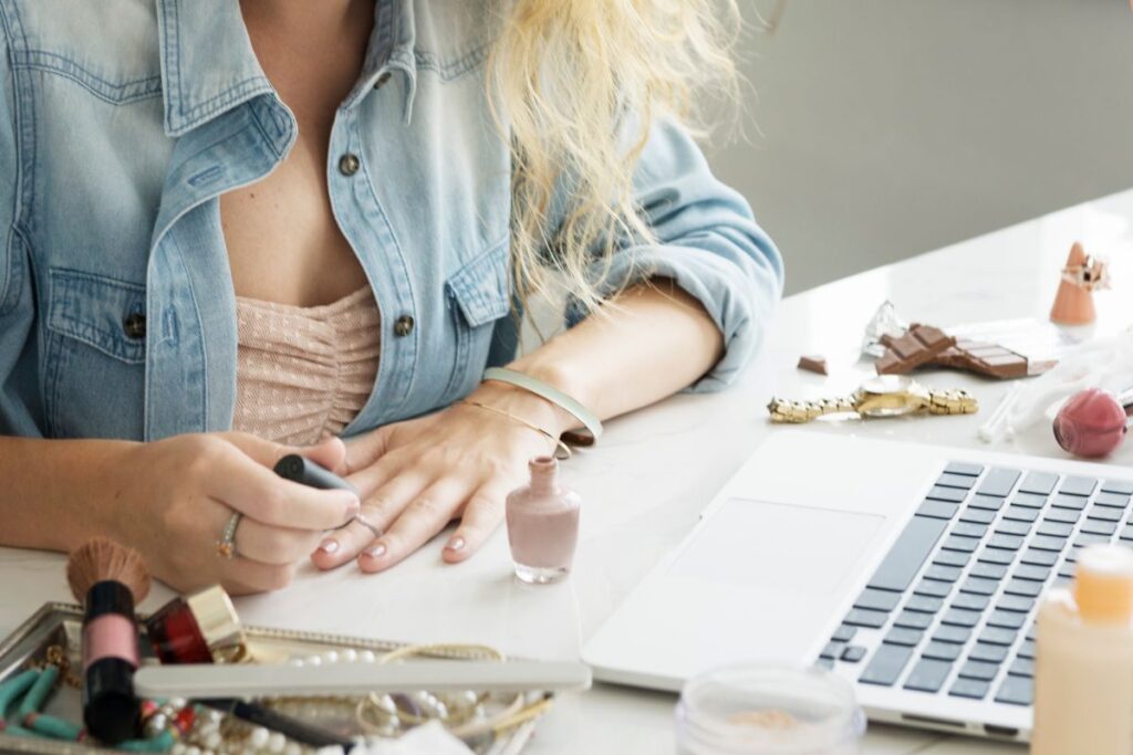 Quer aprender a fazer unhas decoradas de verdade? Quer aprender a fazer unhas decoradas de verdade