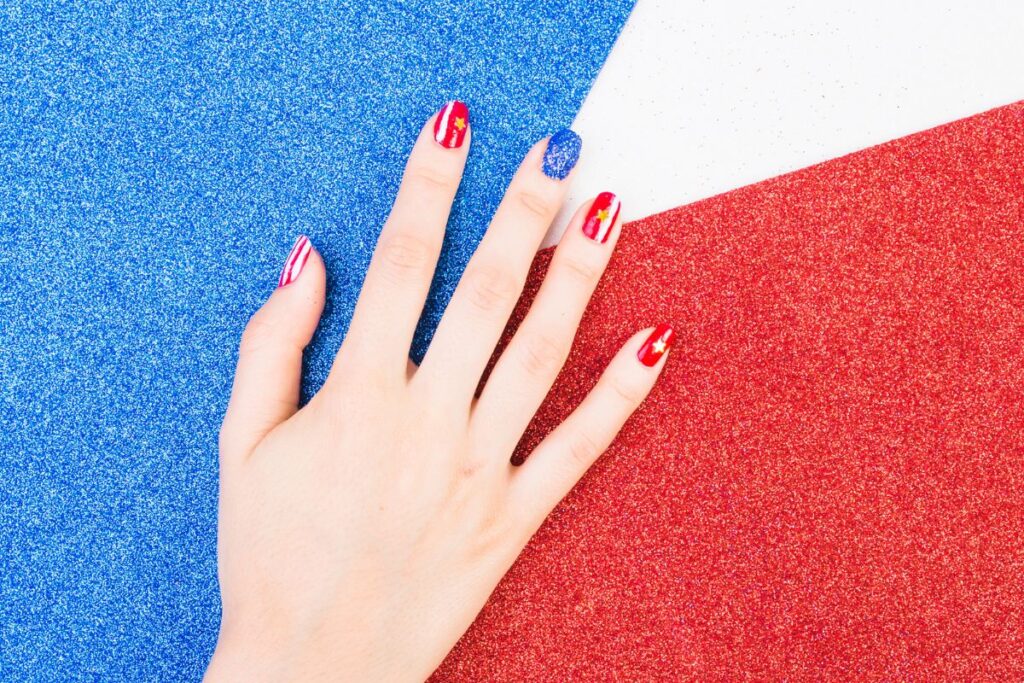 Unha Decorada Azul e Vermelho: Combinação Perfeita de Cores Vibrantes! Unha Decorada Azul e Vermelho