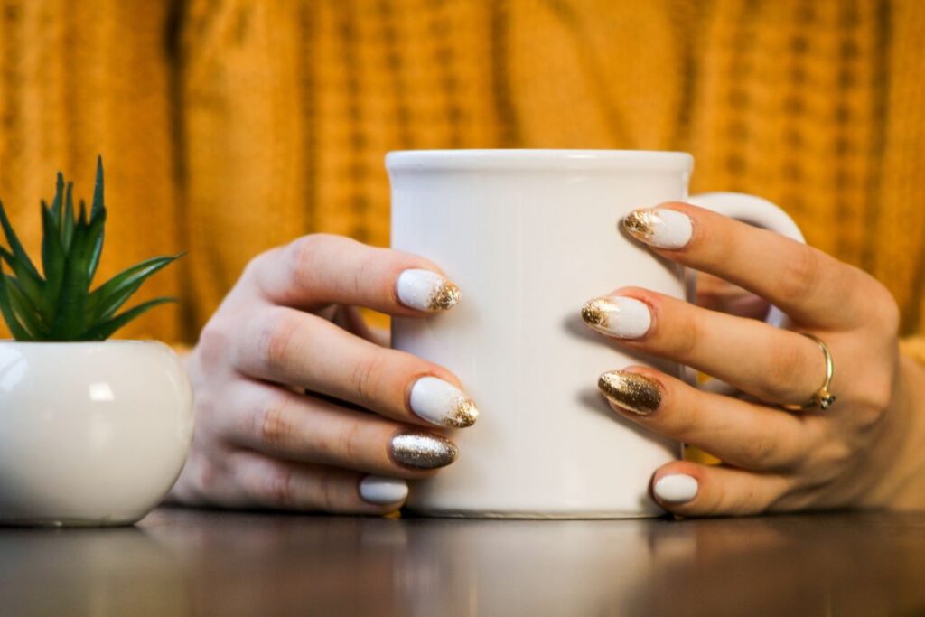 Unha Decorada Branca E Dourada Unha Decorada Branca E Dourada