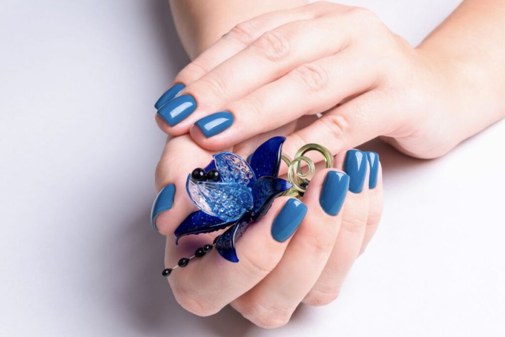 Unha Decorada com Borboleta Azul: Detalhes que Encantam! Unha Decorada com Borboleta Azul