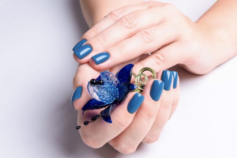 Unha Decorada com Borboleta Azul