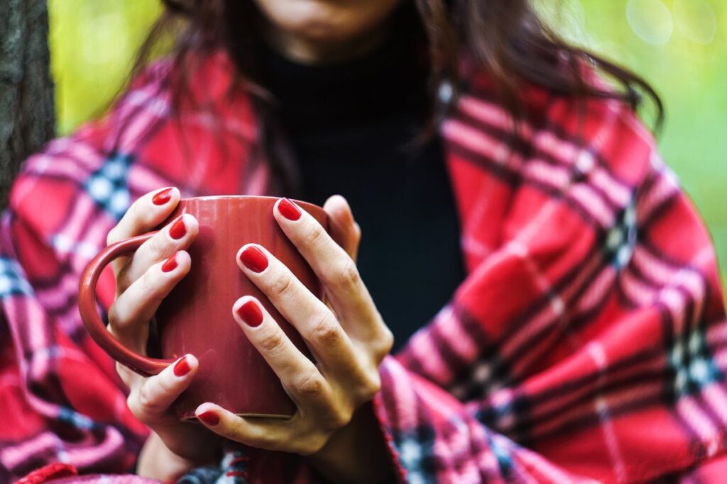 Unha Vermelha Decorada Xadrez: Mistura de Clássico e Moderno! Unha Vermelha Decorada Xadrez