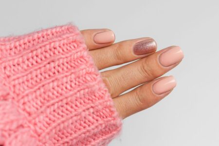 Unha decorada delicada para quem ama um toque sutil Unha decorada delicada para quem ama um toque sutil